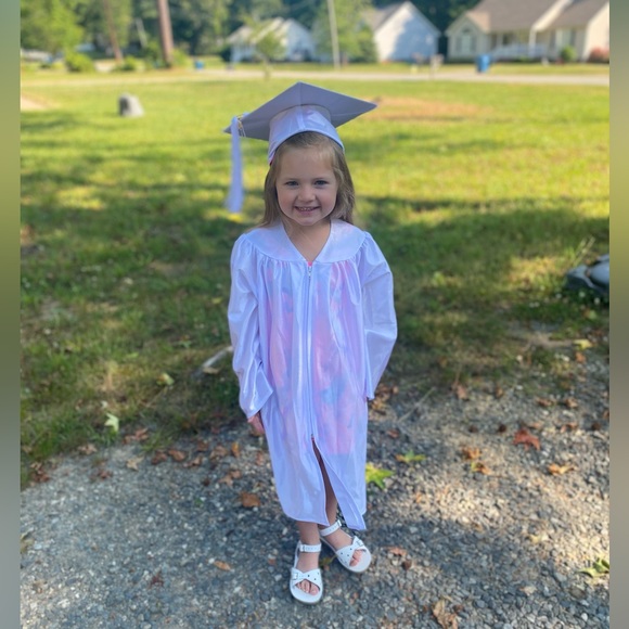 GraduationPro Cap and Gown for Pre-K/Kindergarten white with iridescent finish - Picture 8 of 9